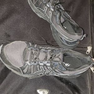 Asics Men's size 12 Black and gray